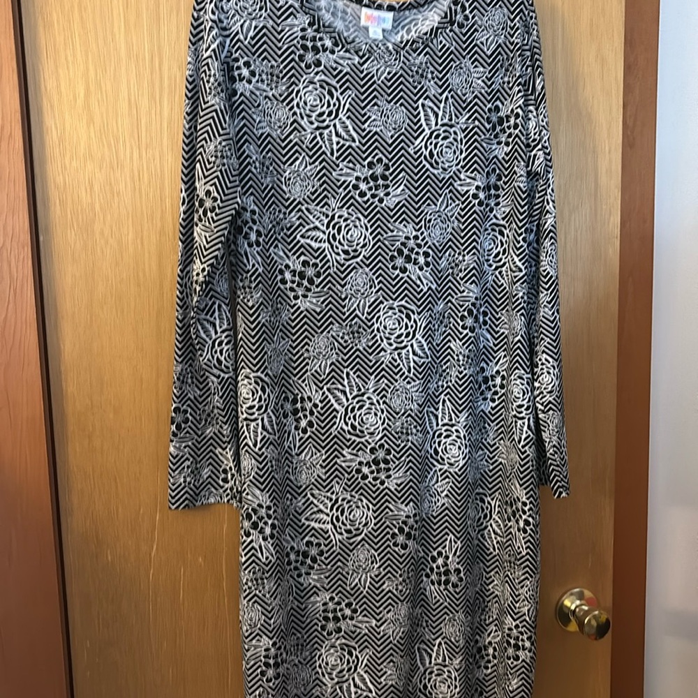 LuLaRoe Vintage Black & White Floral Scribble Roses Debbi Dress Size XLG
